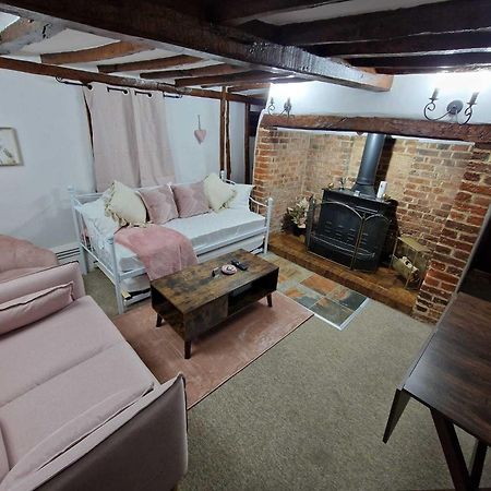 Two Bedroom Grade Ll Cottage At Az Luxury Stays Honey Horsefield With Wifi And Free Parking Hundon Ngoại thất bức ảnh